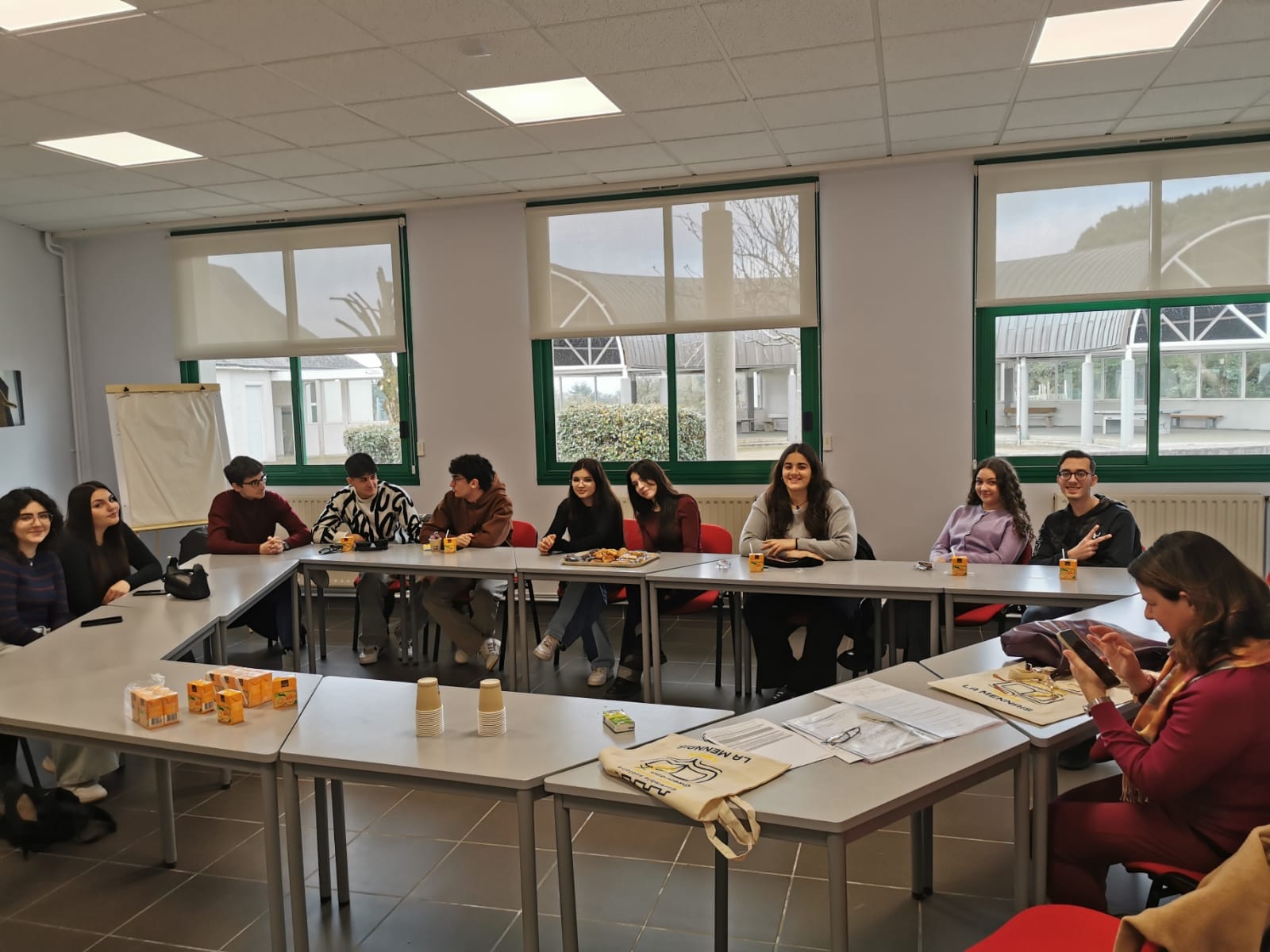 Briefing mattutino presso il Lycée La Mannais